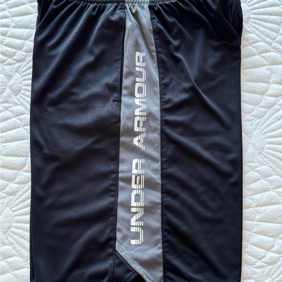Under Armour Boys Shorts - Junior Medium - Picture 8 of 14